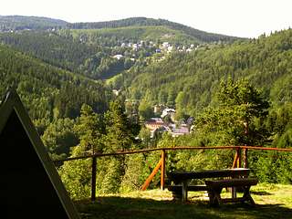 Blick von der schönen Aussicht am Hohen Brand auf Kurort Kipsdorf, im Hintergrund Kurort Bärenfels mit Spitzberg